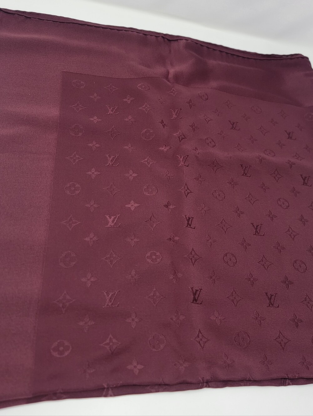 LOUIS VUITTON Monogram Prints 100% Pure Silk Scarf - Picture 6 of 8